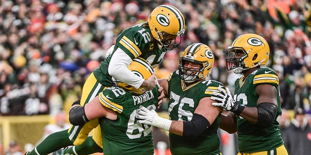 Rodgers sets Packers TD pass record in 24-22 win over Browns